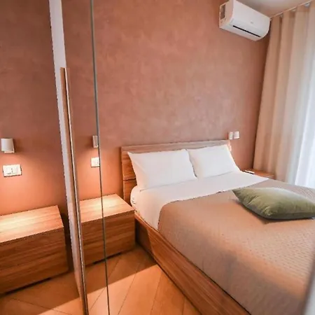 Guest house Karol Wojtyla Airport *