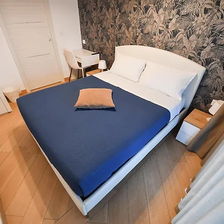 Guest house Karol Wojtyla Airport *