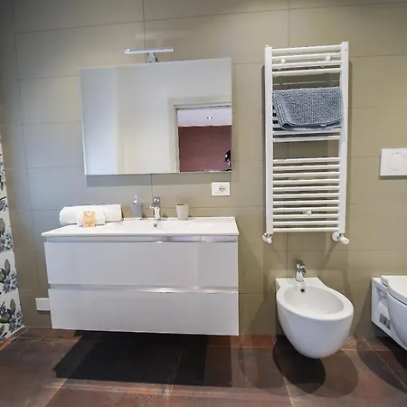 Karol Wojtyla Airport Guest house *