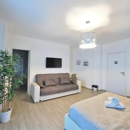 Karol Wojtyla Airport * Bari