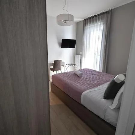 Karol Wojtyla Airport * Μπάρι