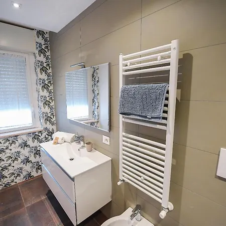 Karol Wojtyla Airport בית הארחה *